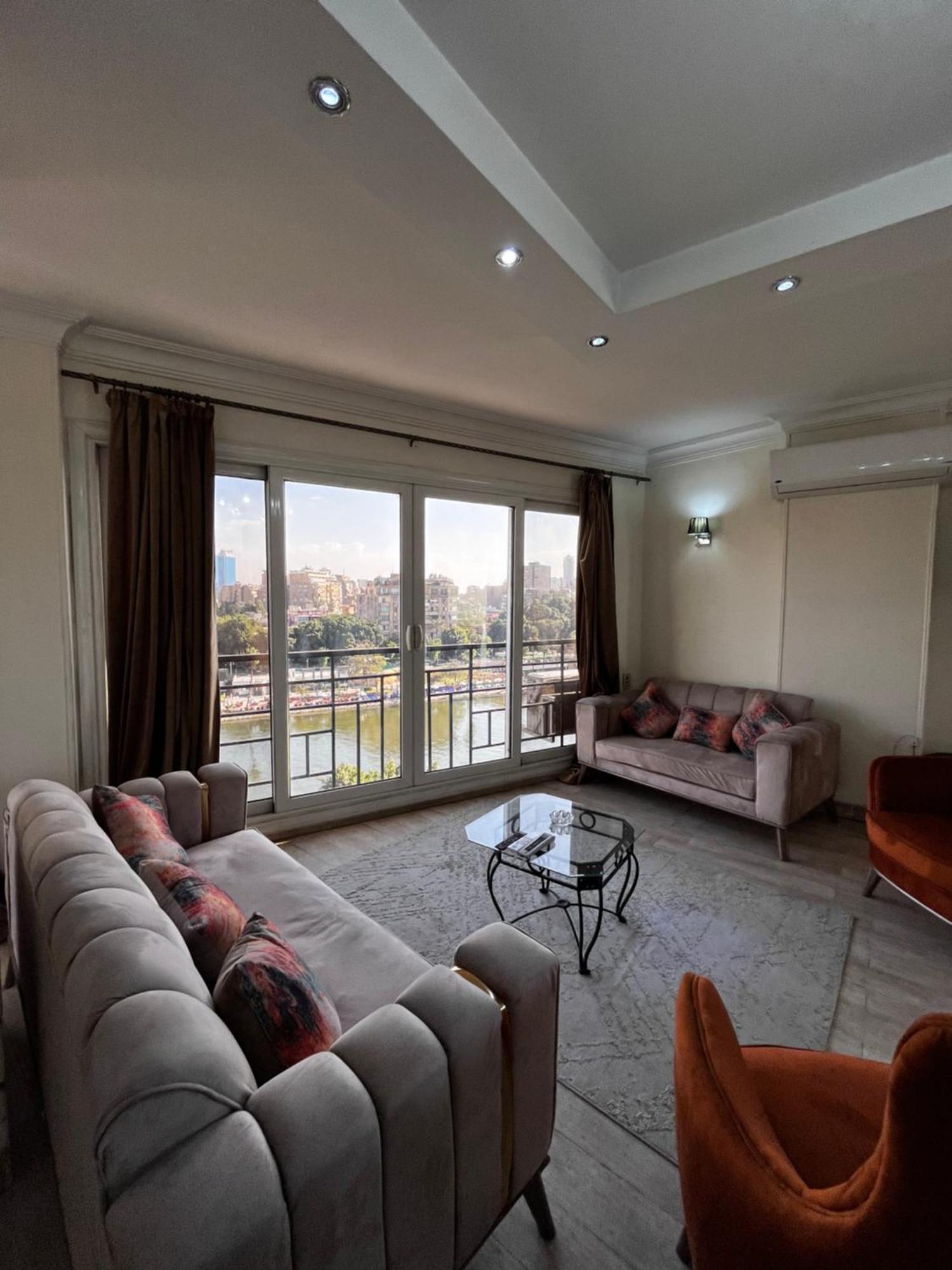 Apartment Overlooking The Nile *